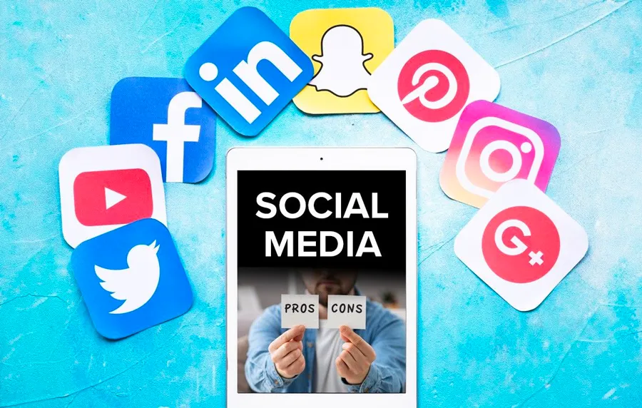 Navigating the Pros and Cons of Social Media